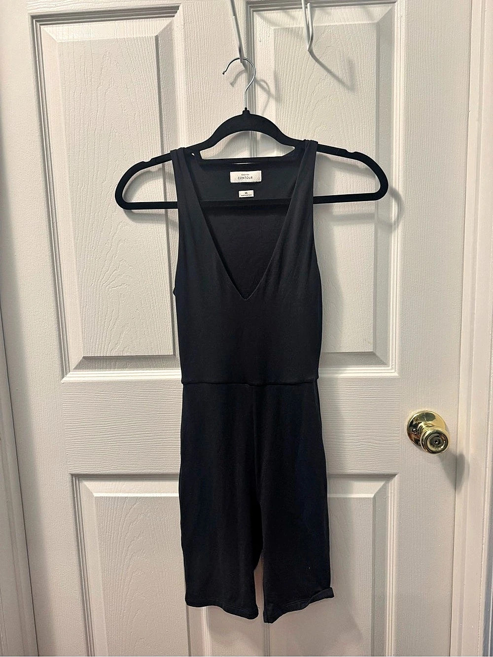 Aritzia Babaton Contour V-Neck